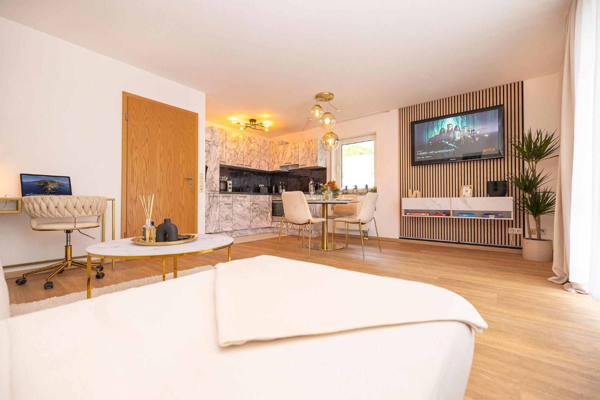 Luxx Home Bc, Zentral - Fuer 4 Personen - Balkon - Parken - Voll Ausgestattete Kueche Biberach an der Riß Exterior foto