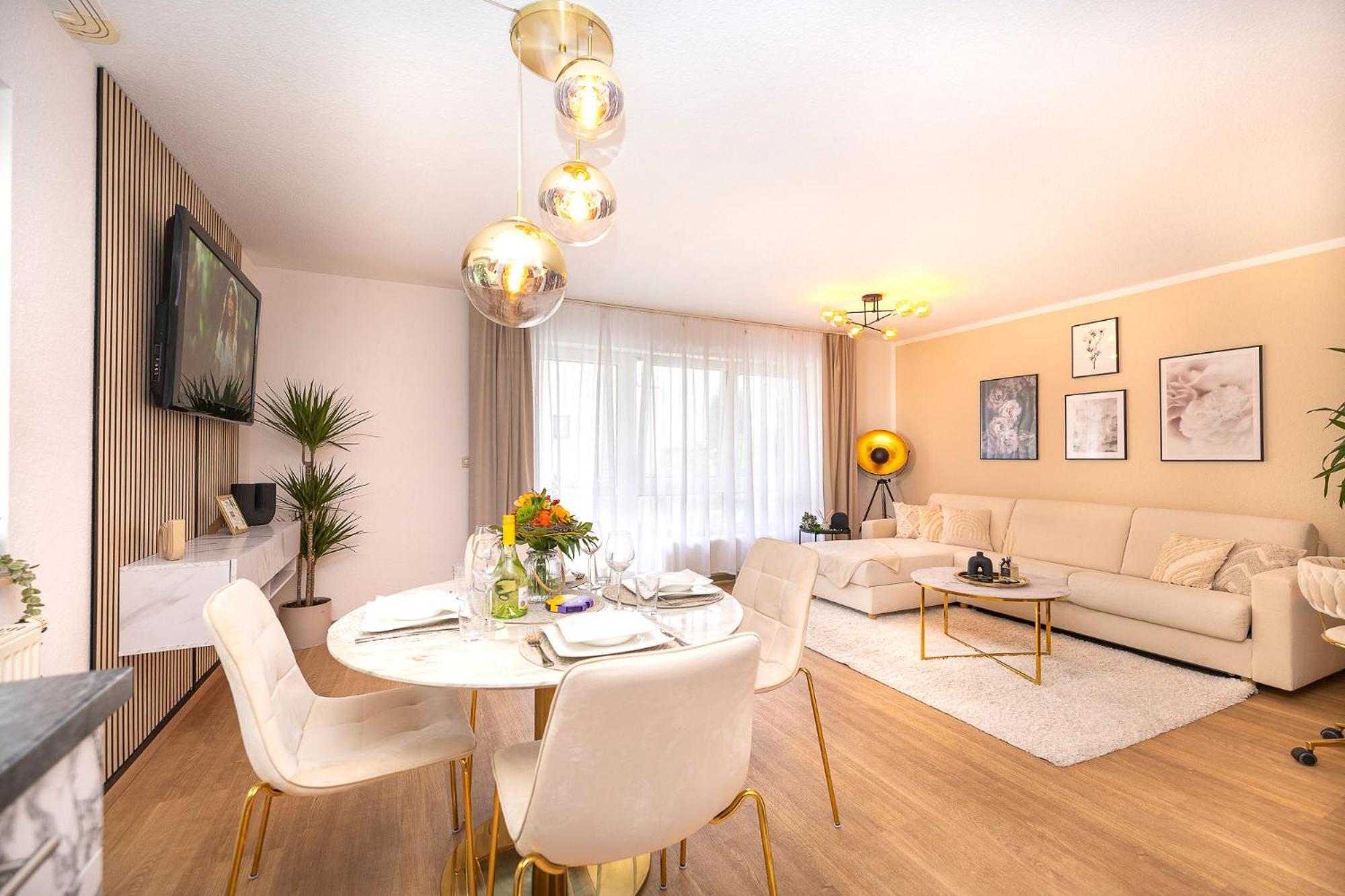 Luxx Home Bc, Zentral - Fuer 4 Personen - Balkon - Parken - Voll Ausgestattete Kueche Biberach an der Riß Exterior foto
